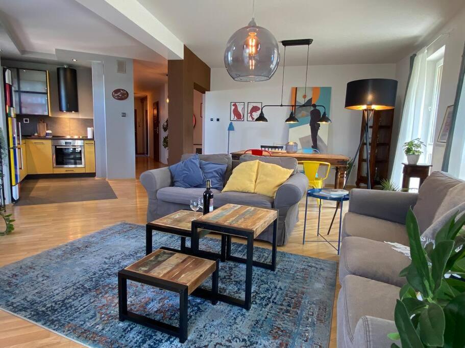 Valley Art House & Parking Bezplatny Podziemny Apartment Kielce